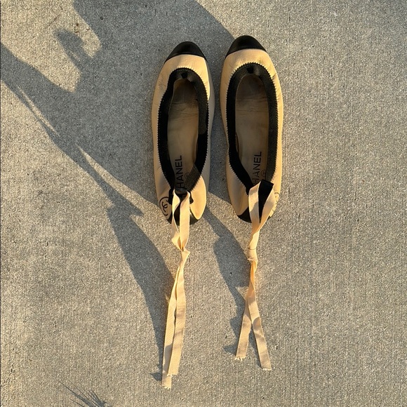 Chanel Women's Black and Tan Ballet Flats - Picture 1 of 6